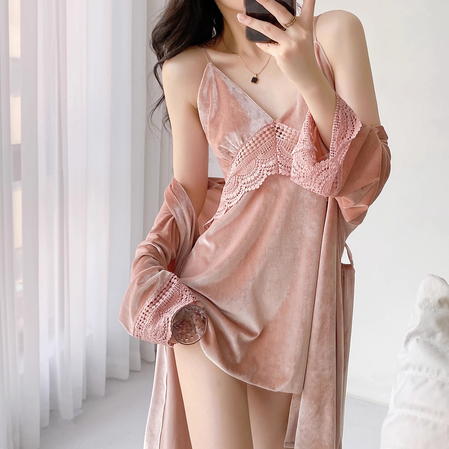 金丝绒睡衣女秋冬新款性感吊带睡裙睡袍ins风美背长袖家居服露背