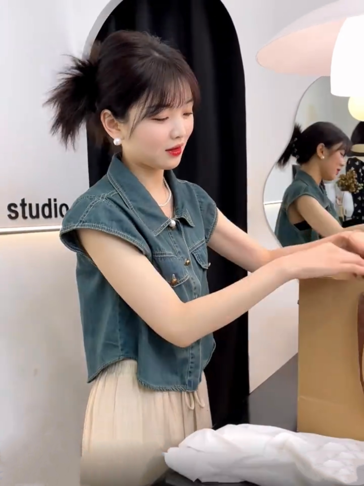 复古领荷叶袖牛仔衬衫女夏季港味宽松休闲显瘦短款马甲上衣潮大气