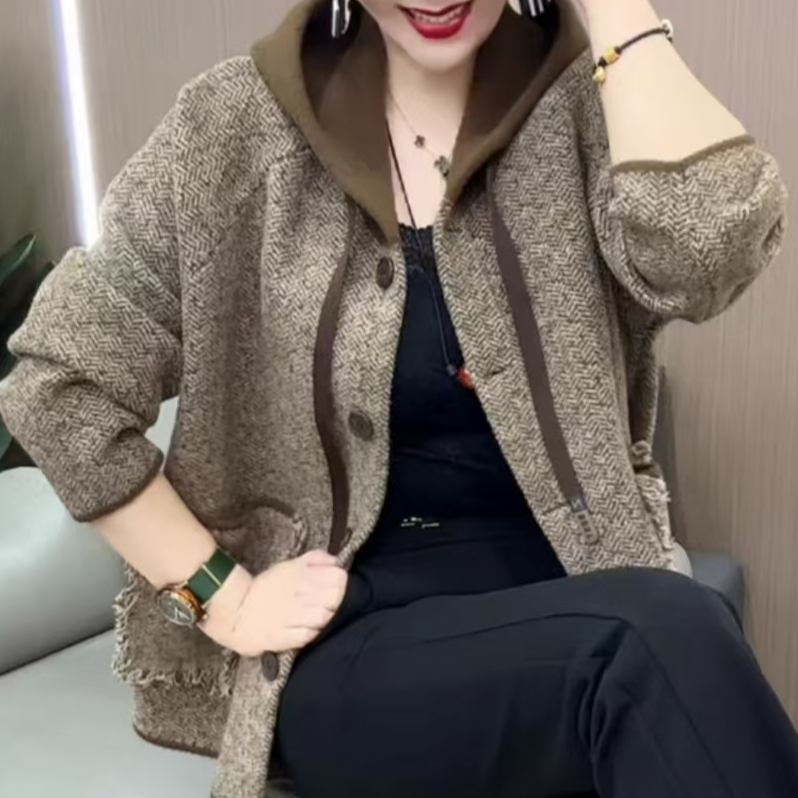 新款百搭大码妈妈外套2025冬季宽松休闲连帽加厚保暖衣