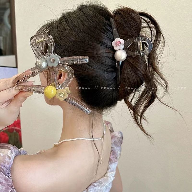 精致花朵珍珠亚克力大号盘发抓夹女春夏2024新款爆款鲨鱼夹发夹子