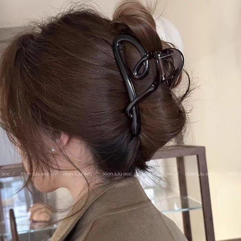 气质哑光黑色爱心夹大号鲨鱼后脑勺发夹高级2024新款头饰