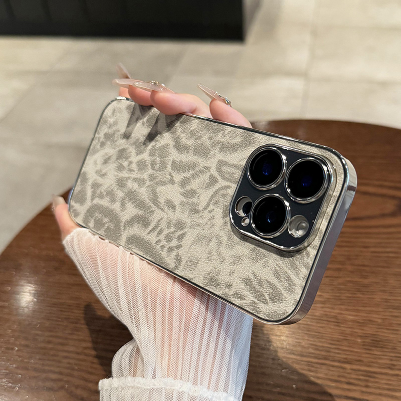 适用于苹果16promax手机壳新款秋冬暖色豹纹皮质15全包镜头14简约