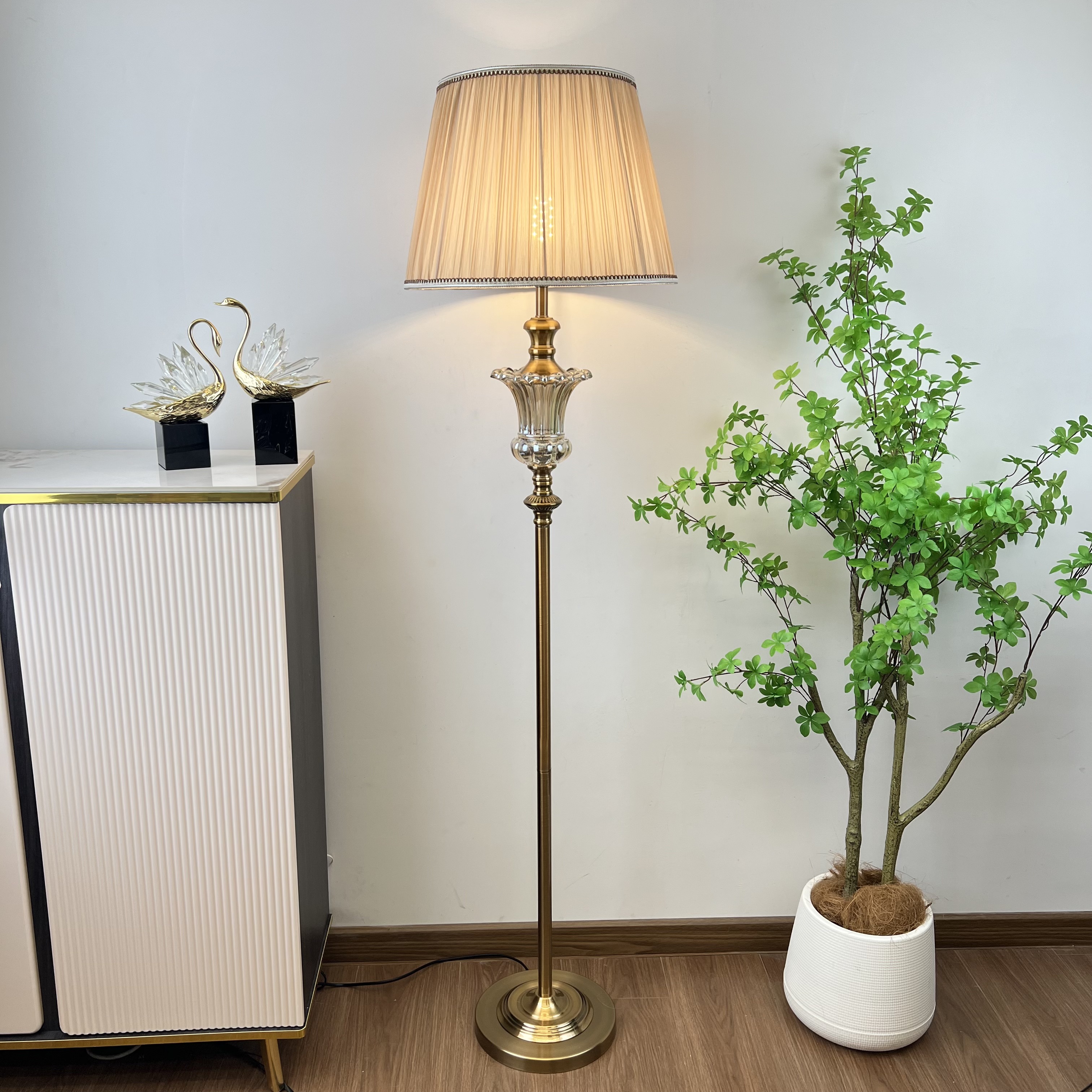 欧式客厅沙发旁落地灯美式复古卧室北欧立式台灯时尚创意书房