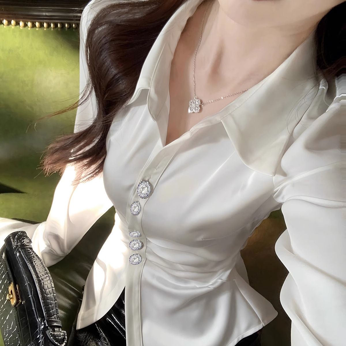 法式长袖领柔光缎面收腰白色衬衫女秋季新款显瘦纯欲上衣辣妹气质