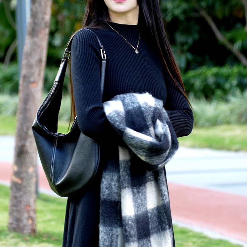 加厚加密黑色毛衣裙洋气法式赫本风半高领打底内搭冬季针织连衣裙