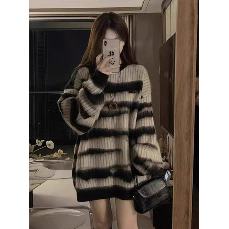 日系复古斑马纹针织条纹拼接色毛衣女款秋冬季宽松慵懒风套头上衣