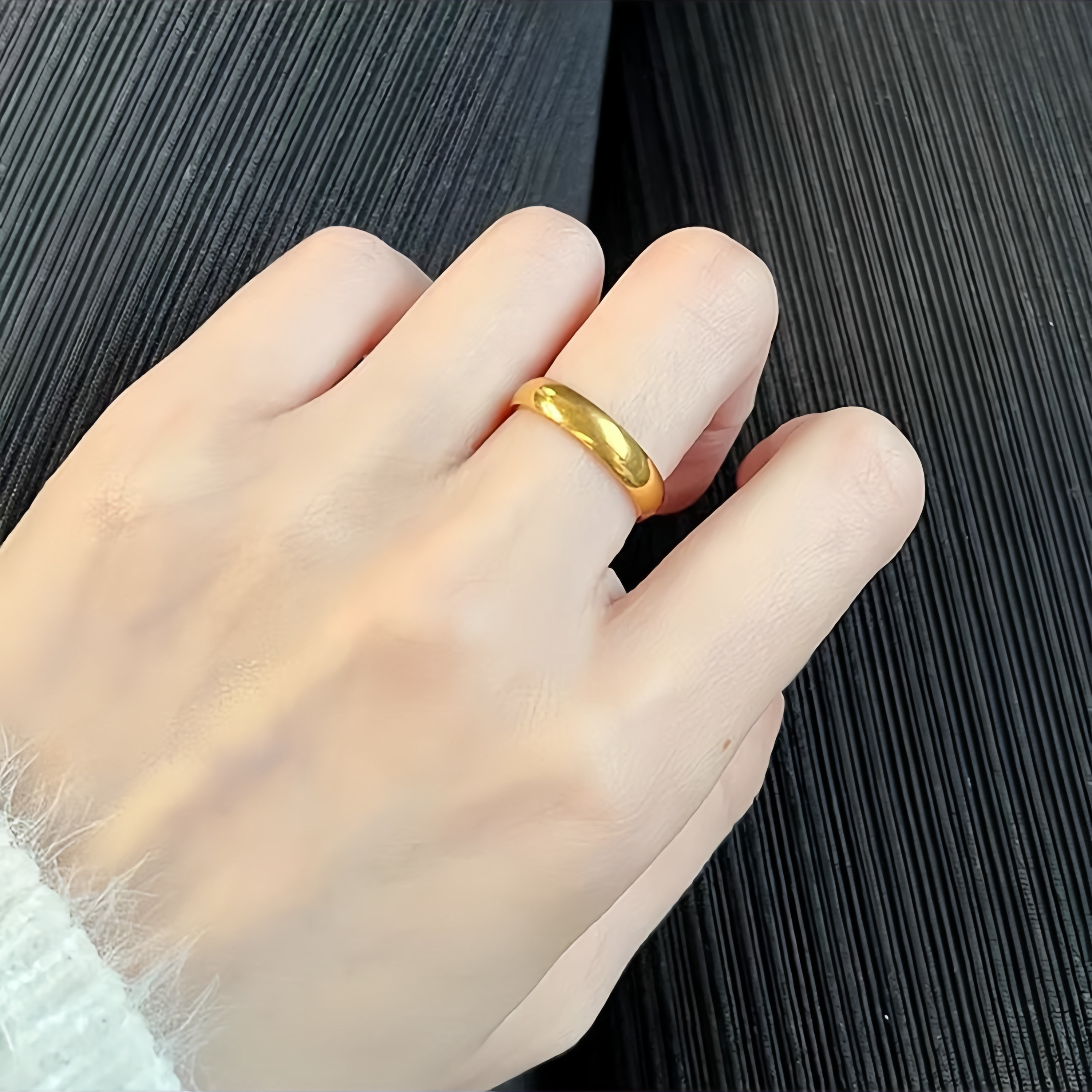 钛钢戒指 宽版光面素圈戒指网红时尚气质男女情侣对戒不掉色指环