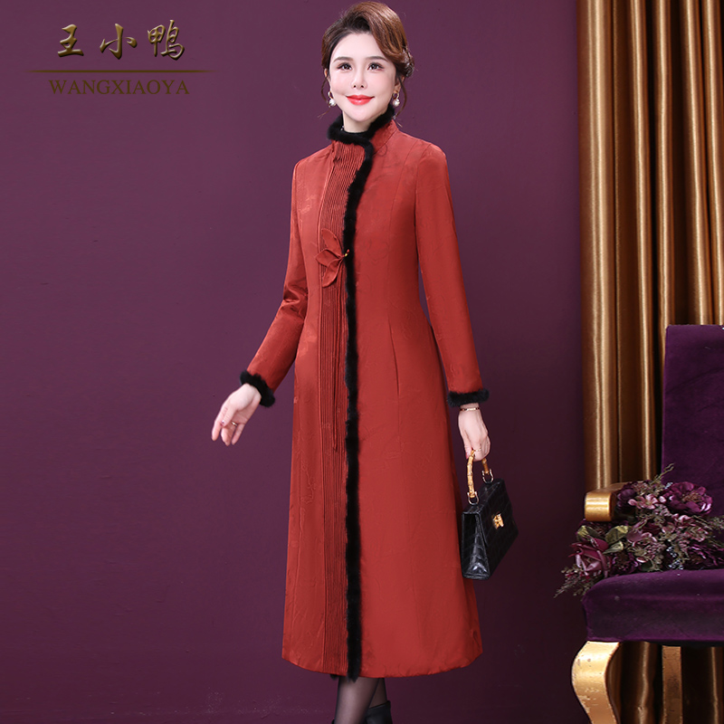 王小鸭W-T2-99070新款鸭绒羽绒服妈妈装水貂毛条厚实婉约端庄外套