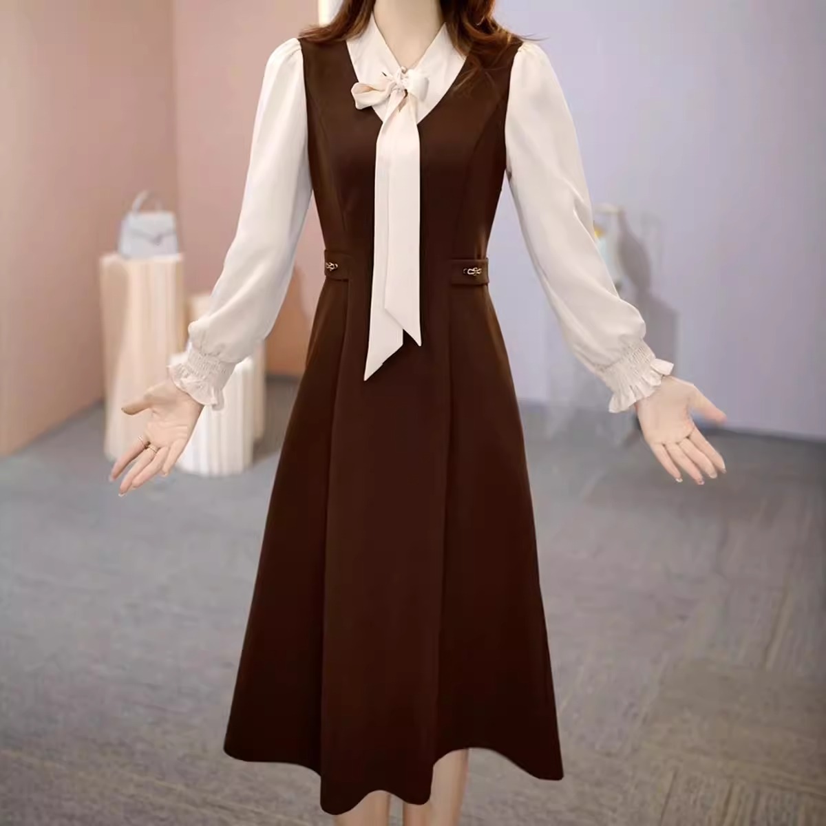 秋季时尚减龄连衣裙2024年高档气质中长裙高腰显瘦高级感大码女装