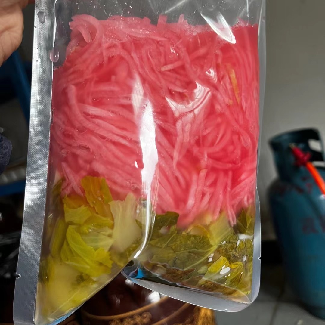 富源酸菜  十八连山红萝卜丝青菜酸菜云南富源特产农家美味