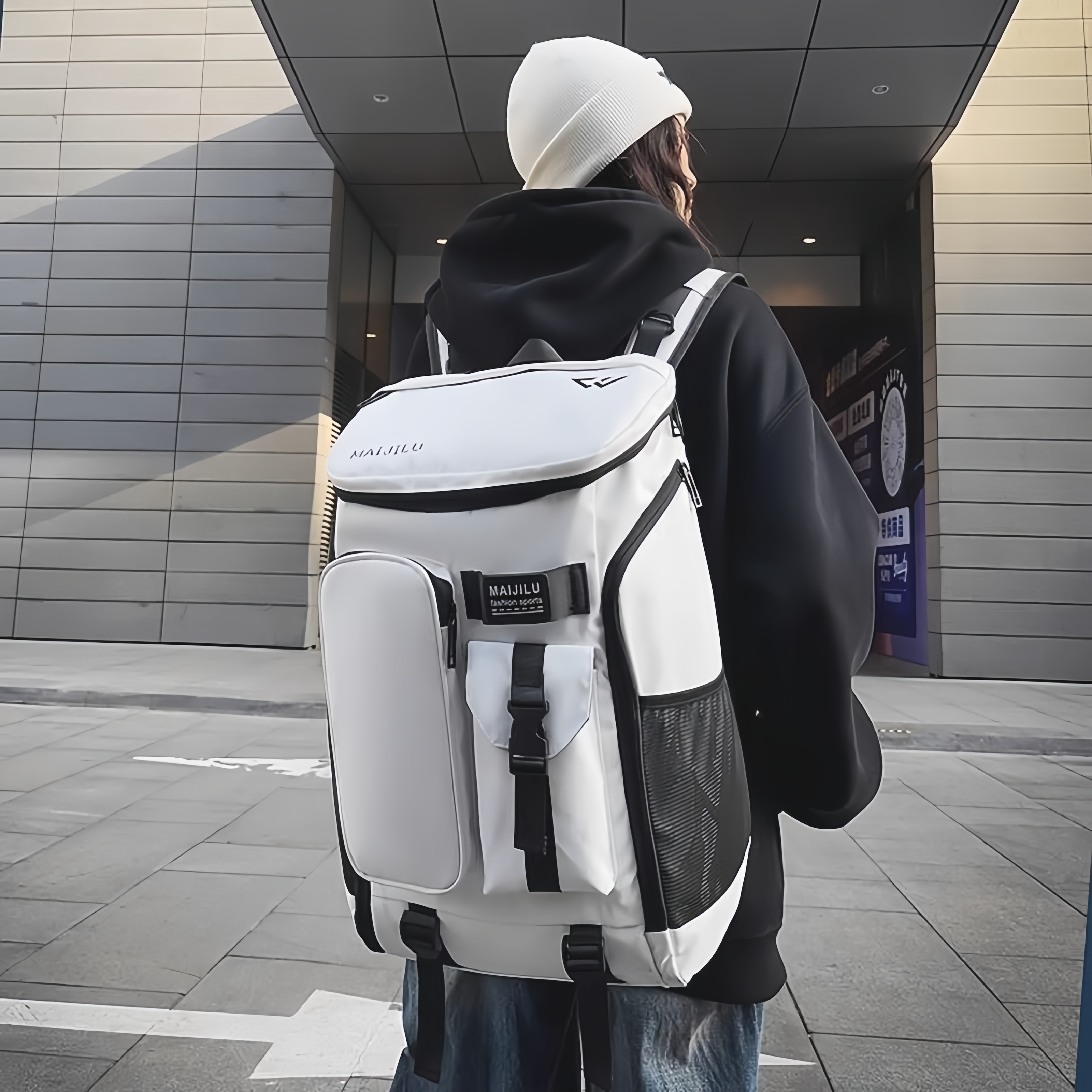 探屿羽毛球包包减负护脊轻便双肩背包男大容量新款时尚运动健身包