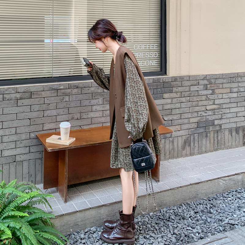 马甲连衣裙套装女2025早秋新款复古森系秋季高级感独特美两件套