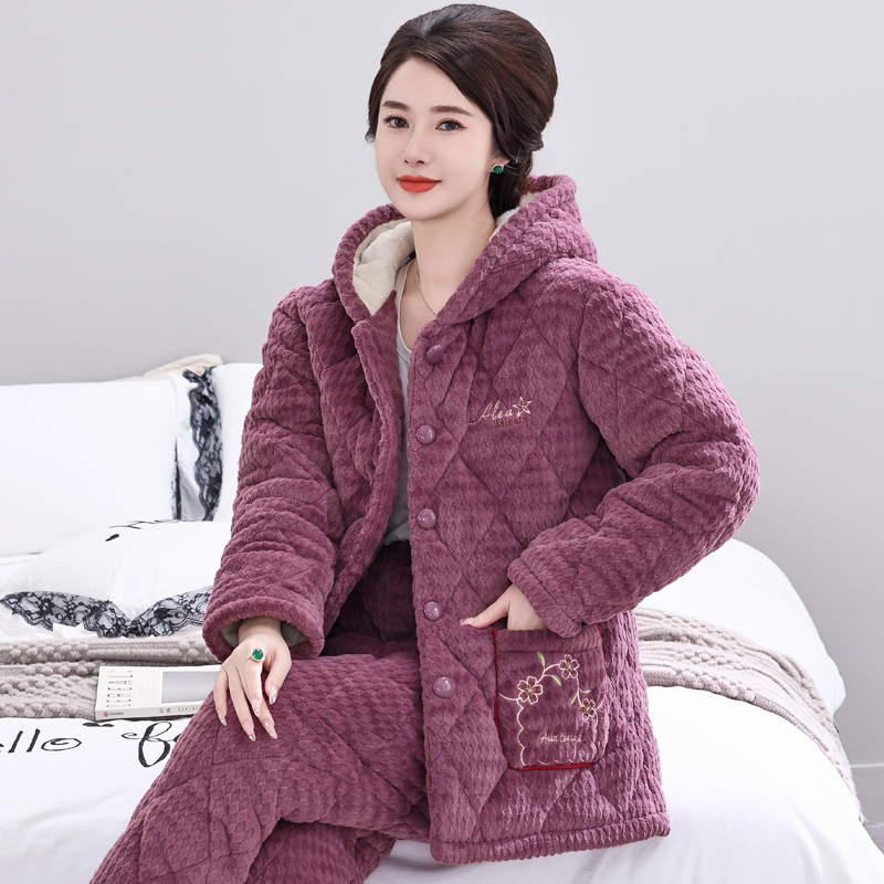 秋冬季睡衣女珊瑚绒三层加厚夹棉中老年妈妈款保暖加绒家居服冬天