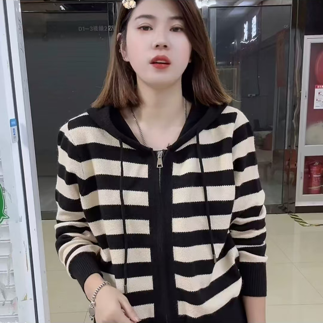 秋季新款连帽针织开衫拉链设计毛衣休闲时尚百搭洋气秋冬穿搭女装