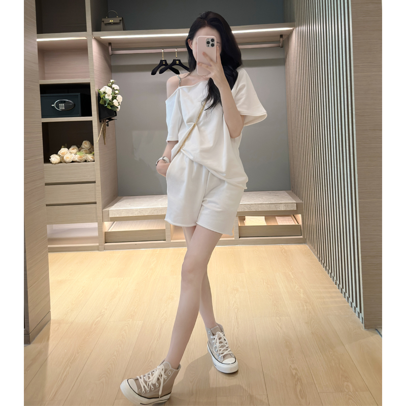 白色露肩休闲运动套装女夏薄款宽松时尚小个子气质休闲短裤套装
