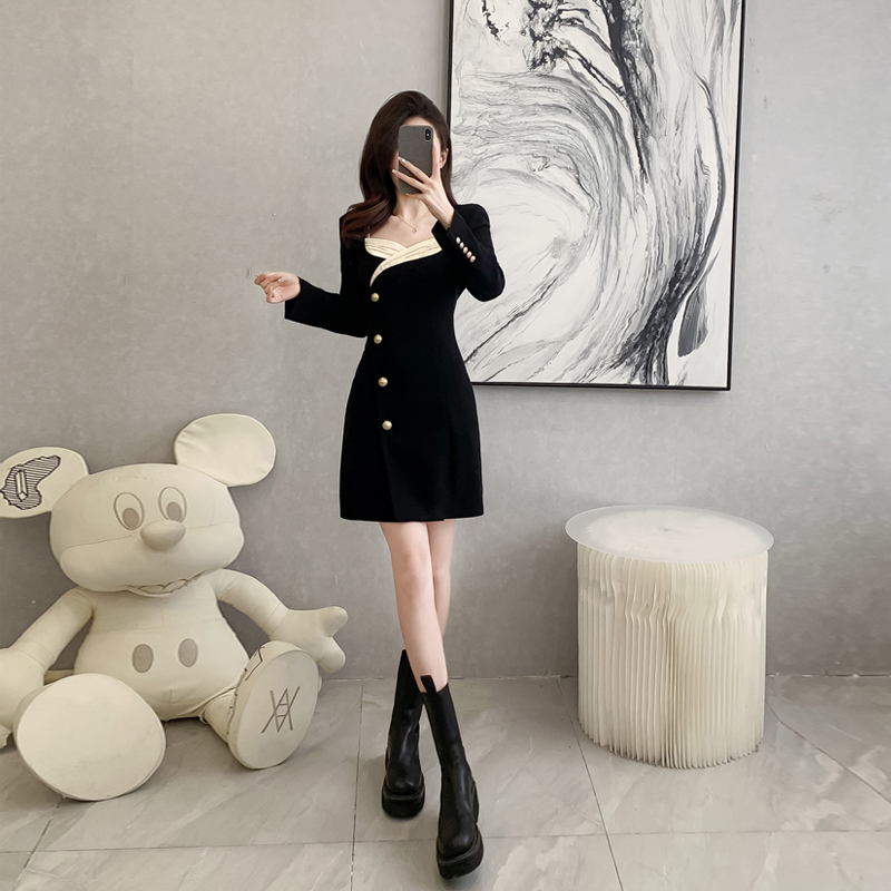 法式气质海鸥领西装连衣裙女春秋季小众设计西服式金扣收腰小黑裙