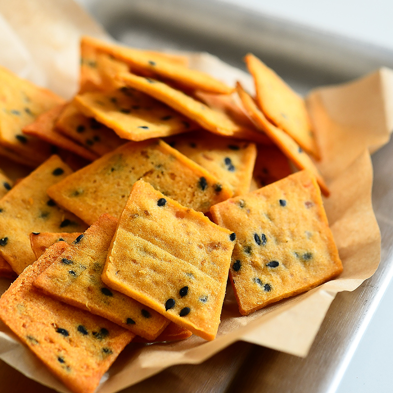 香脆红薯片芝麻番薯小酥地瓜干酥脆红薯片烘烤非油炸地瓜片零食