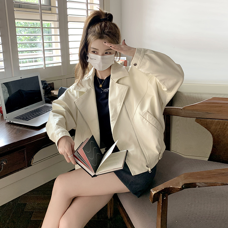 米白色皮衣外套女秋季2025新款港风复古宽松小个子机车服夹克上衣