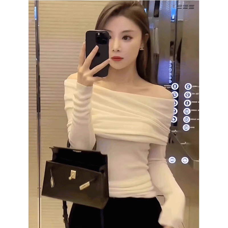 又甜又辣别致绝美一字肩上衣女早秋高级感锁骨高端打底针织衫毛衣