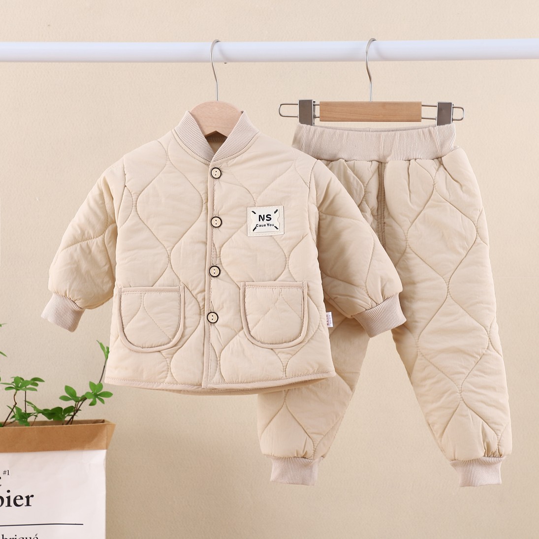 简约大方款春秋幼儿园男女冬季套装小童家居服轻薄加厚保暖可外穿