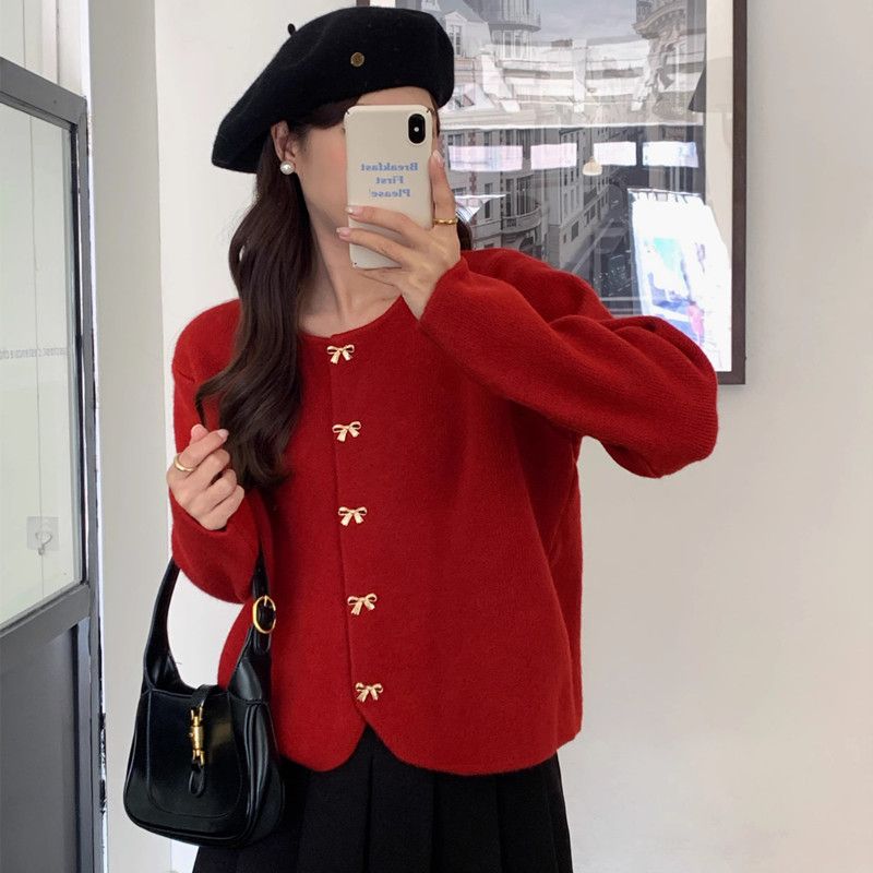红色蝴蝶扣气质小香风毛衣开衫女秋季新款上衣温柔显瘦针织衫外套