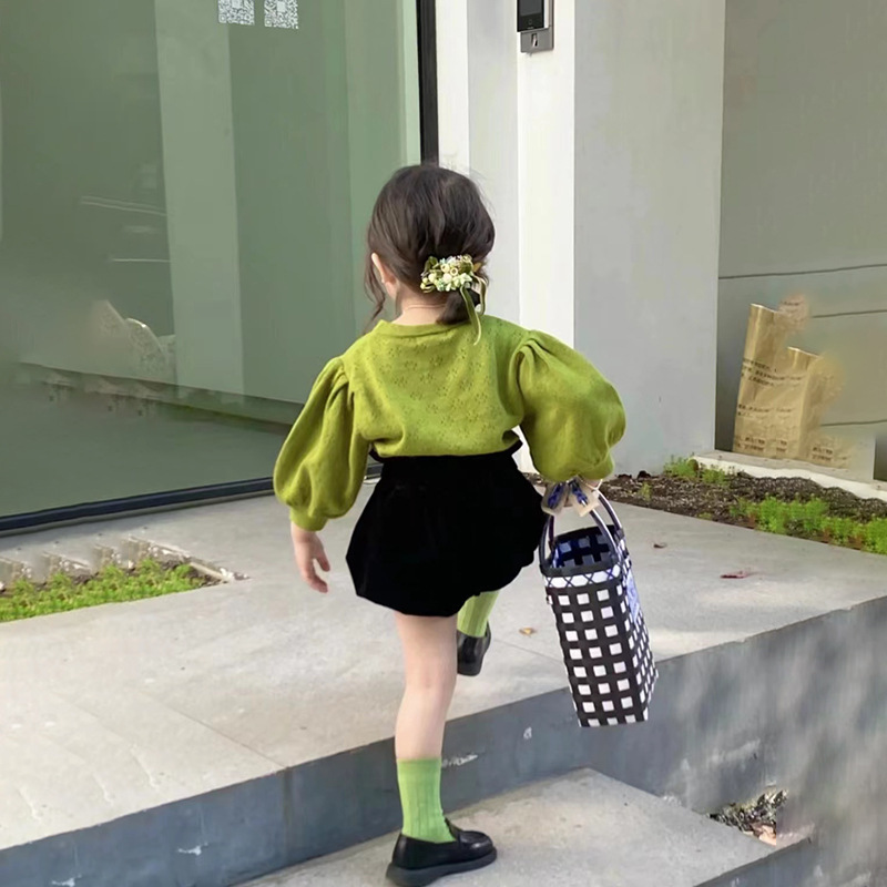 2025春秋新款宝宝毛衣灯笼袖镂空针织衫上衣女童丝绒花苞短裤套装