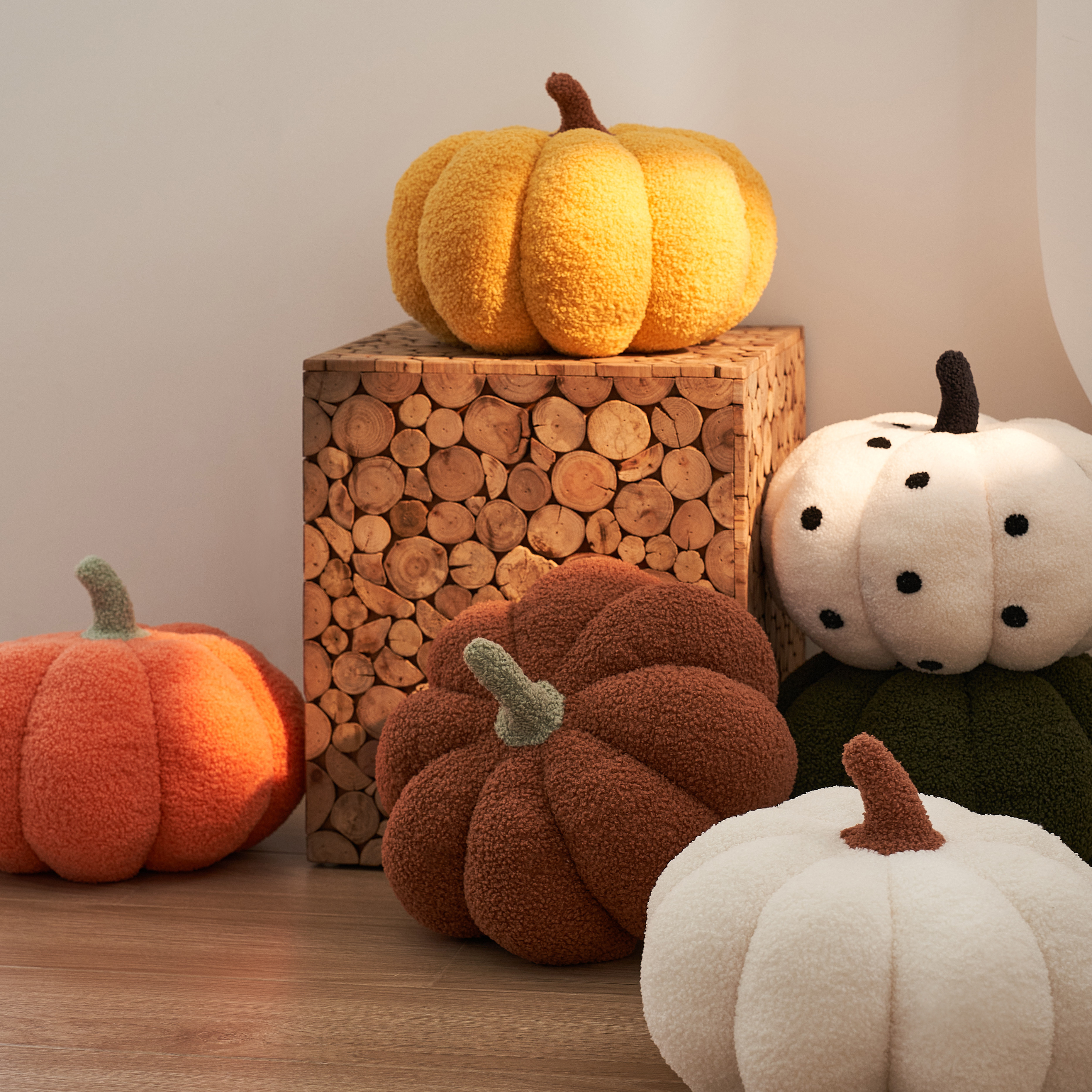 南瓜抱枕可爱少女心车载北欧毛绒沙发客厅创意沙发抱枕飘窗垫靠垫