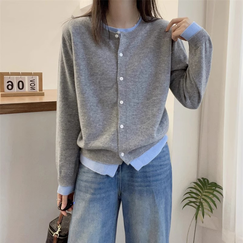 【好货推荐】格雷系穿搭春装圆领单排扣下摆撞色拼接假两件开衫毛衣