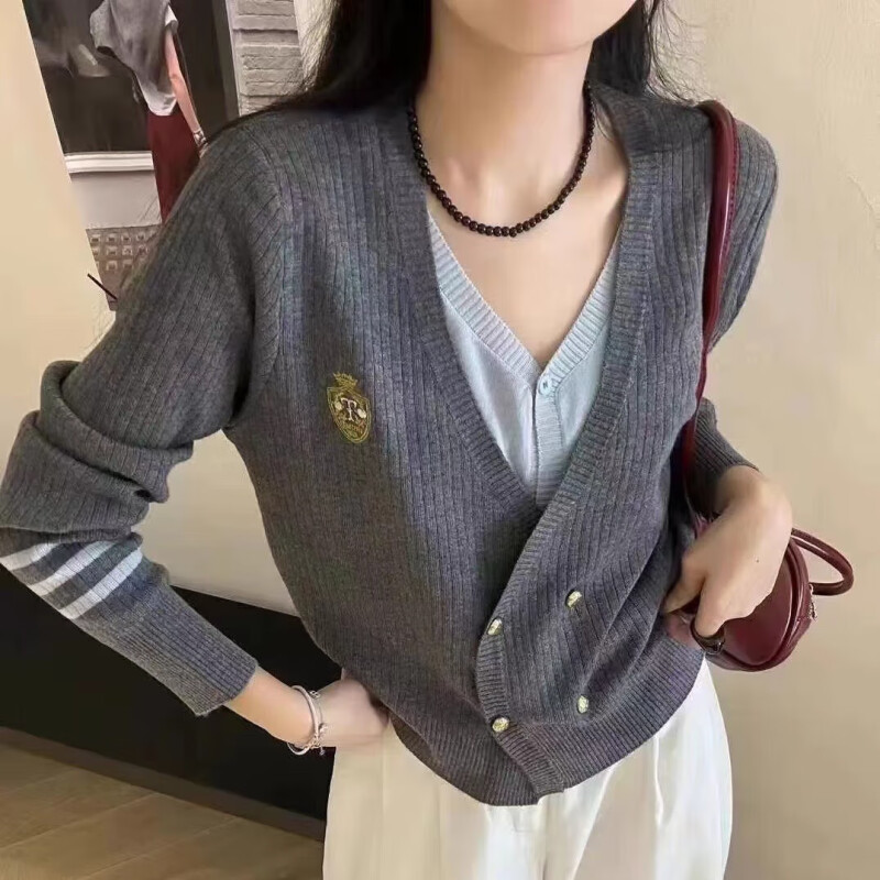 新款韩式刺绣双排扣V领针织开衫女学院风徽章毛衣百搭减龄款上衣