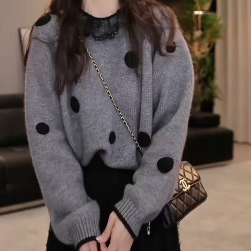欧货高级感圆点套头针织毛衣女秋冬季新款网红设计感蕾丝拼接上衣