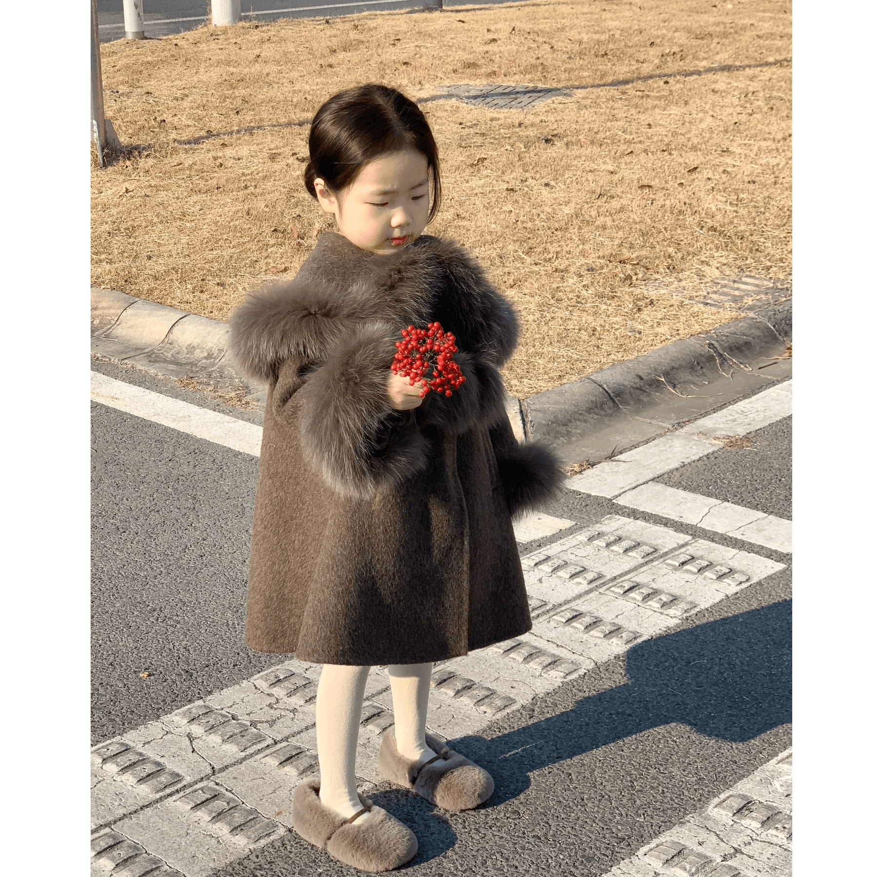 韩版童装女童呢大衣2025冬装新款女宝宝洋气时髦加厚毛呢外套