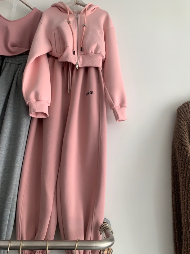 俪七月家的粉色休闲套装