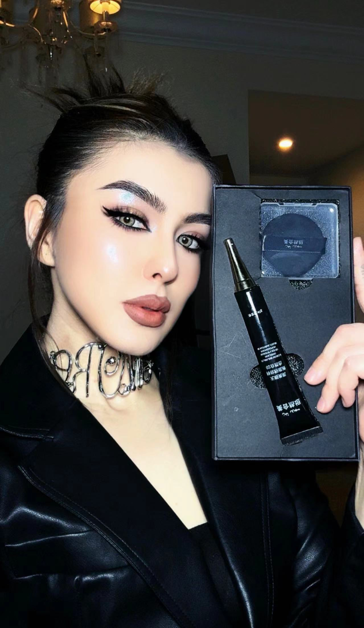 美合热坦MEHRITAN无瑕美肌酷黑保湿持妆防水不脱色粉底液