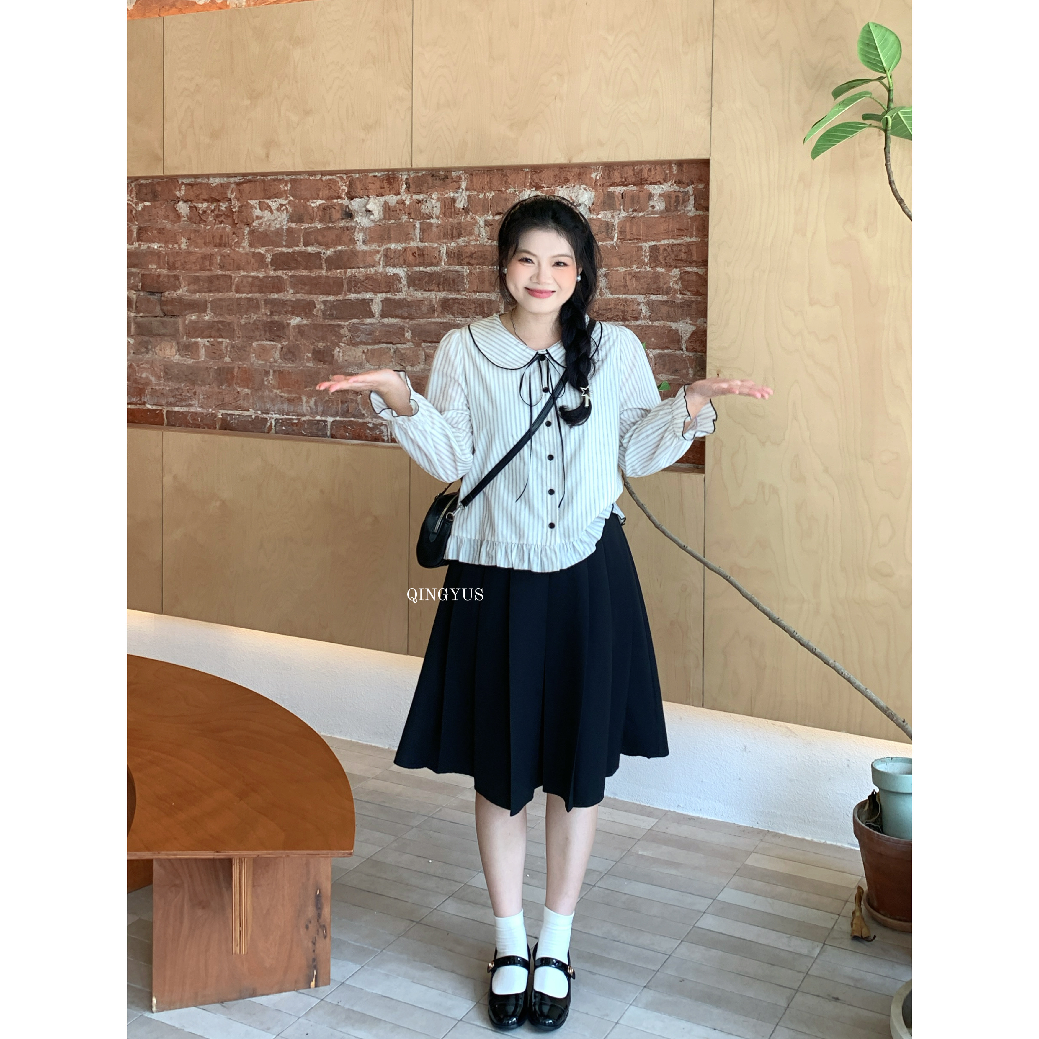 青屿衫-微胖显瘦韩系设计感娃娃领正肩条纹衬衫气质上衣秋季大码