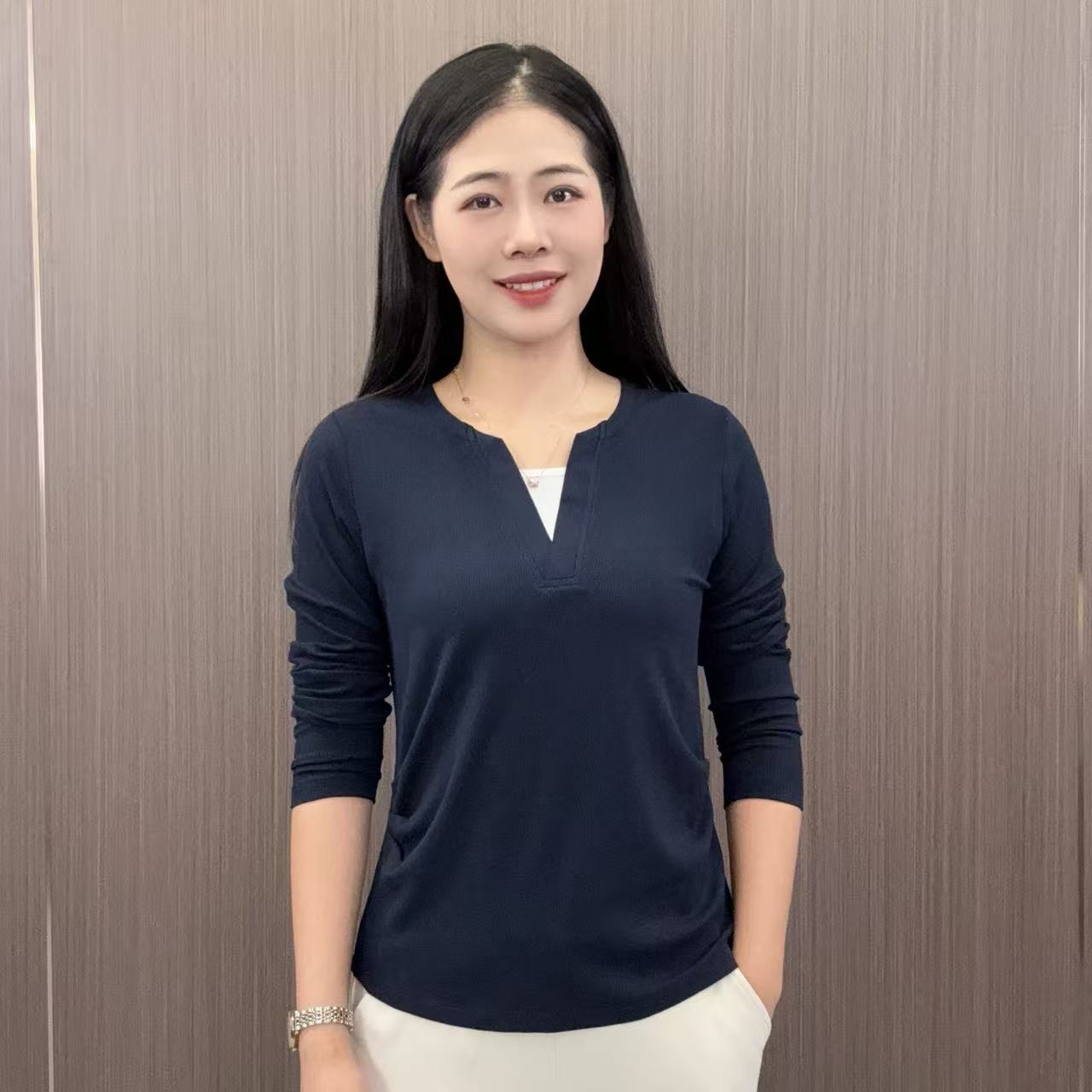 秋装新款时尚缩褶显瘦开筒V领假两件百搭独特长袖打底衫