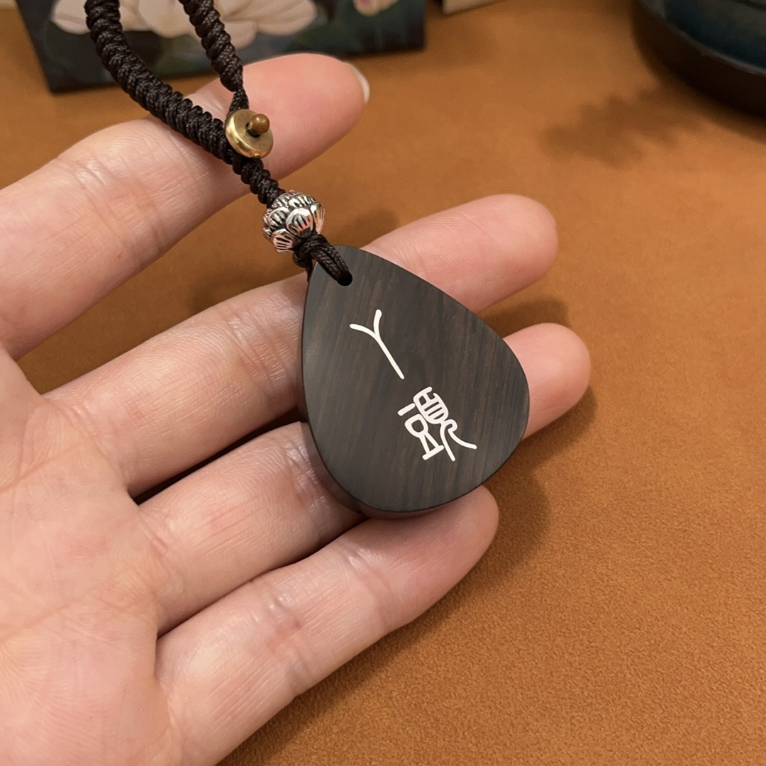 檀木镶银 丫头吊坠钥匙扣 表白礼物