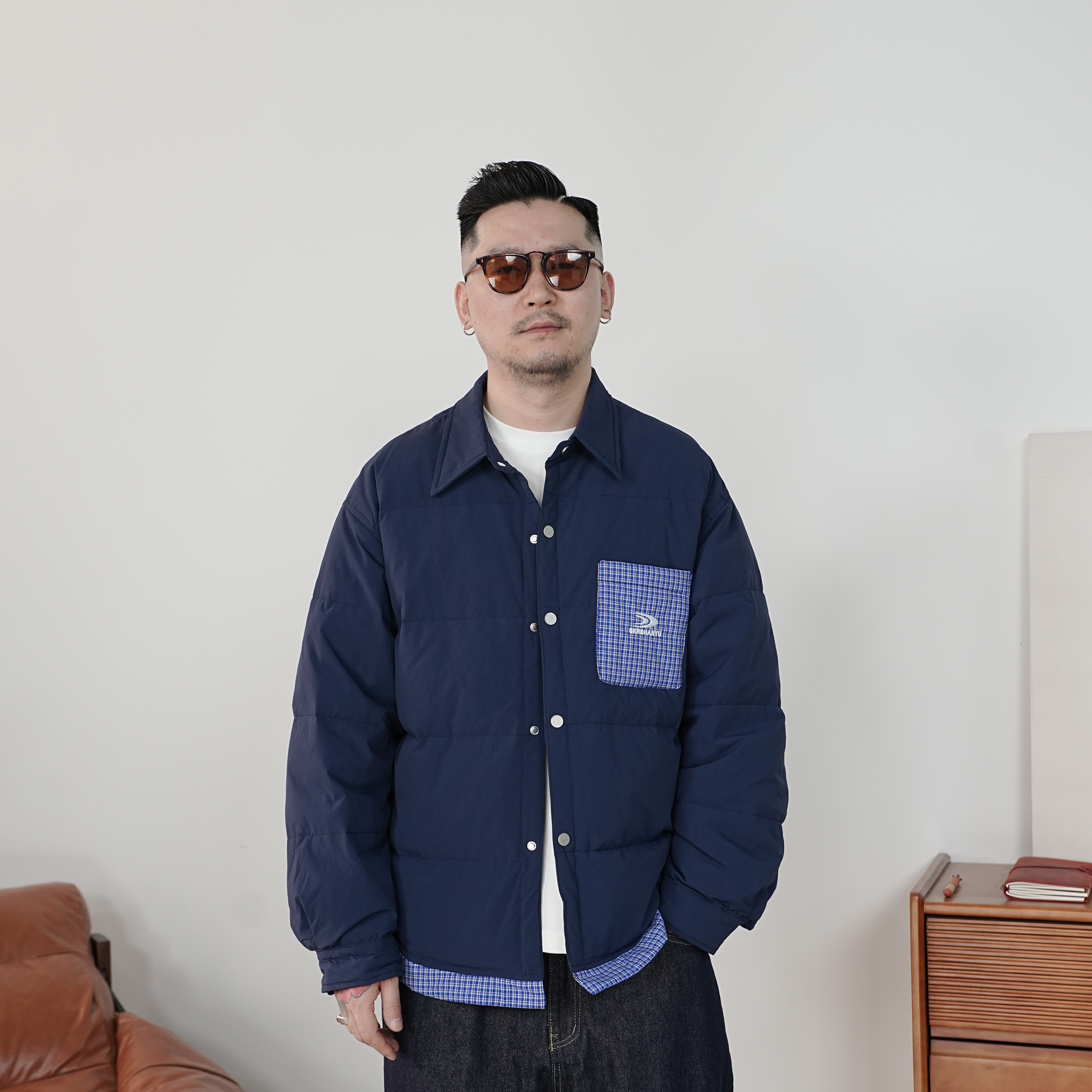 25FW秋冬季休闲简约撞色通勤羽绒服百搭宽松情侣翻领羽绒服