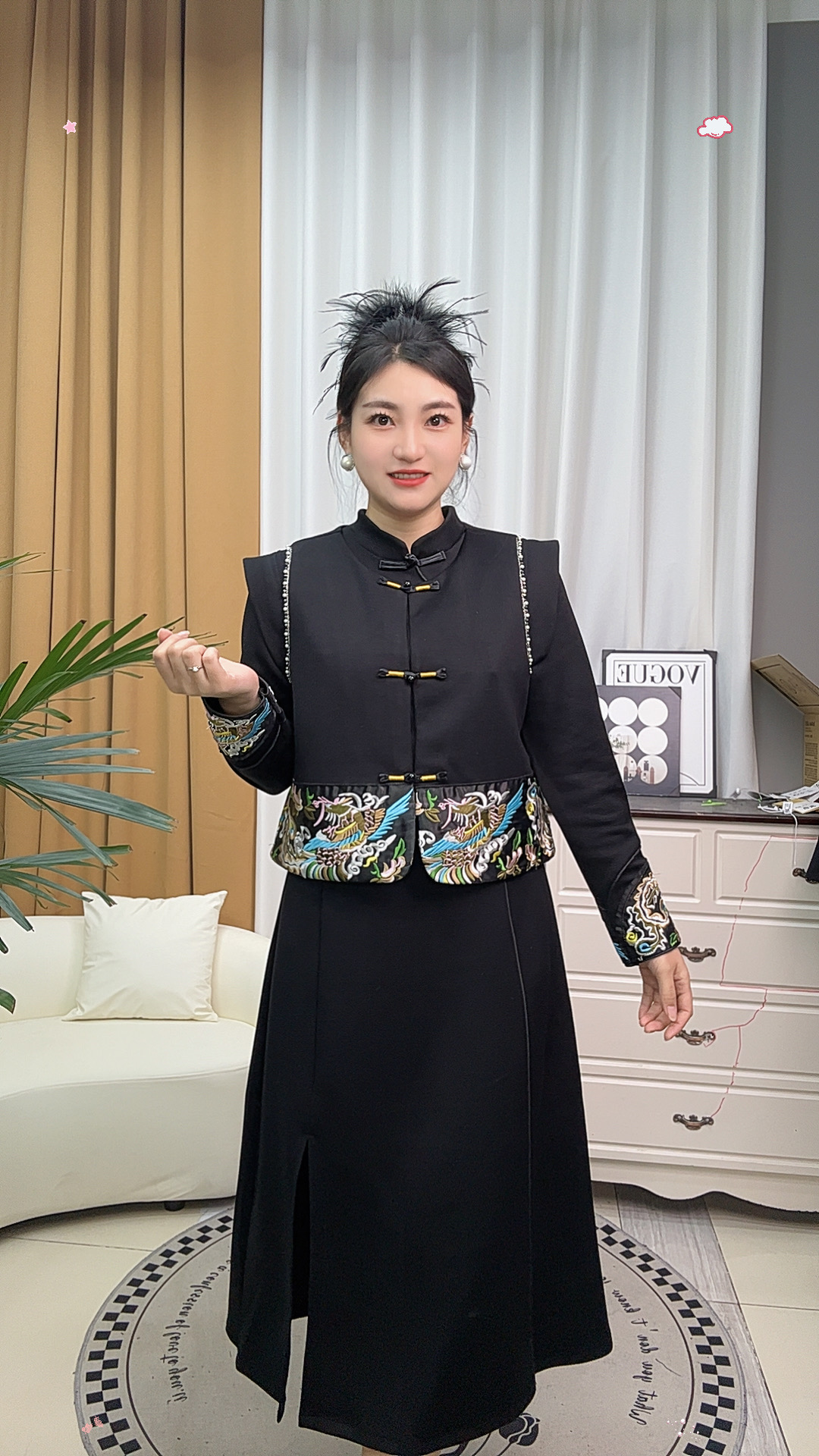 洋洋/2025网红秋冬时尚百搭遮肚高级感新中式盘扣刺绣复古连衣裙