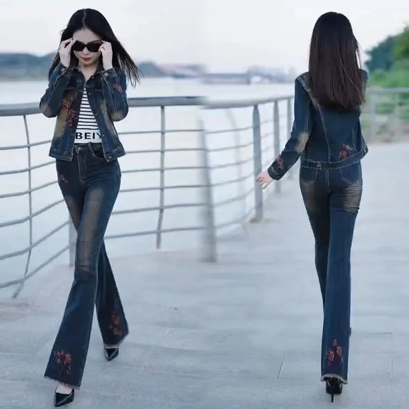 早秋新款刺绣花朵脚口毛边微喇叭裤牛仔外套复古修身时尚套装