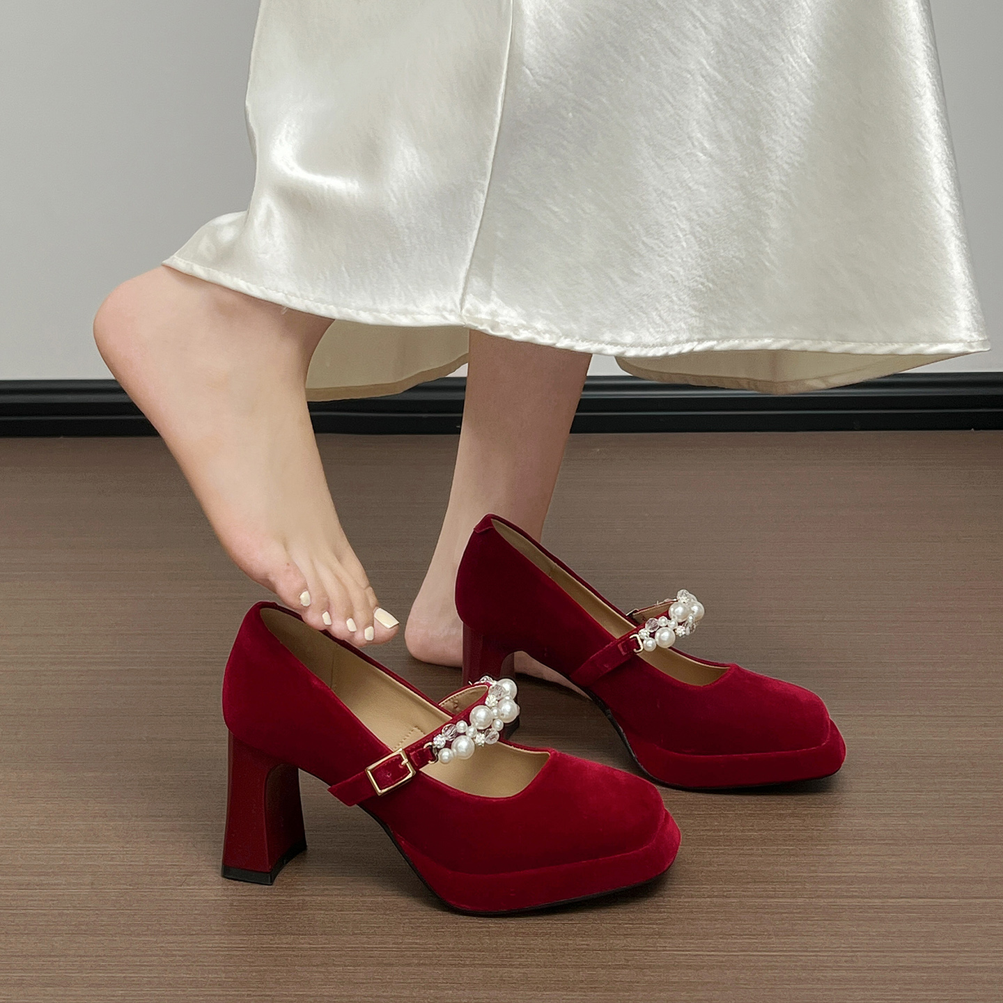 红色婚鞋女厚底防水台增高玛丽珍新娘鞋秀禾服订婚鞋高跟鞋女粗跟