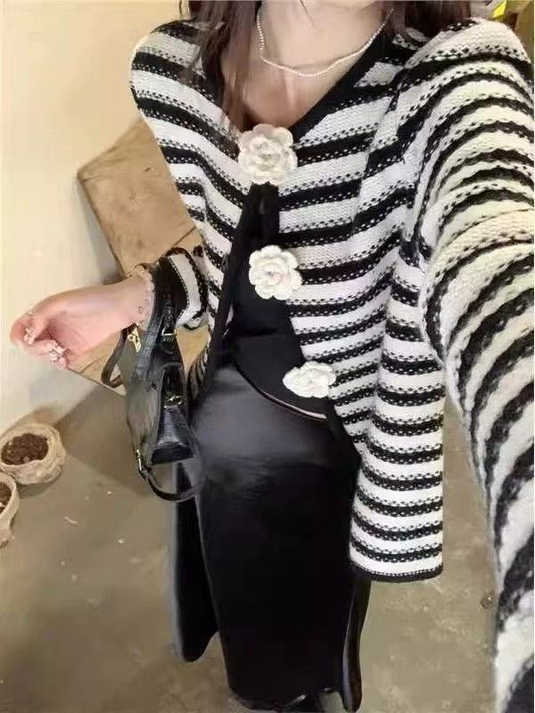 小香风立体钩花山茶花外套女秋季新款撞色黑白条纹针织开衫外套潮