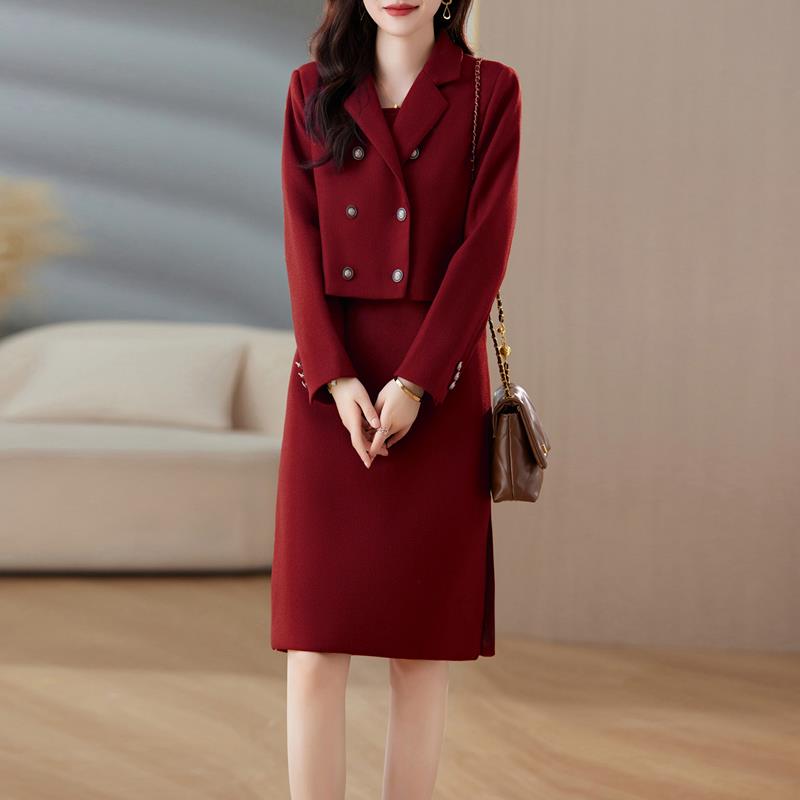 高级感毛呢套装裙女2024秋冬新款减龄气质短外套吊带裙两件套