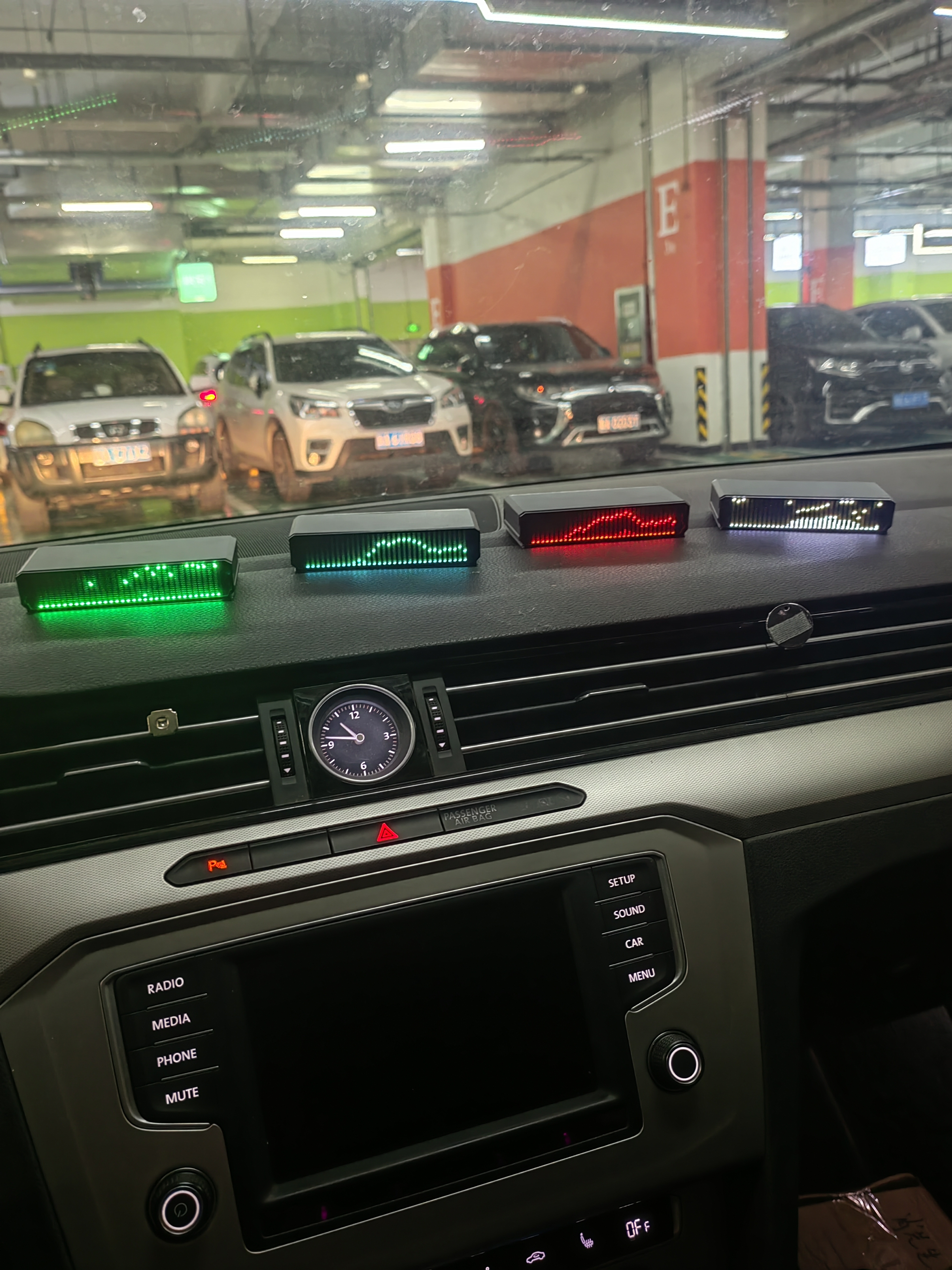 车载中控台音乐频谱显示器尺寸105*22*38毫米声控线控内置锂电池