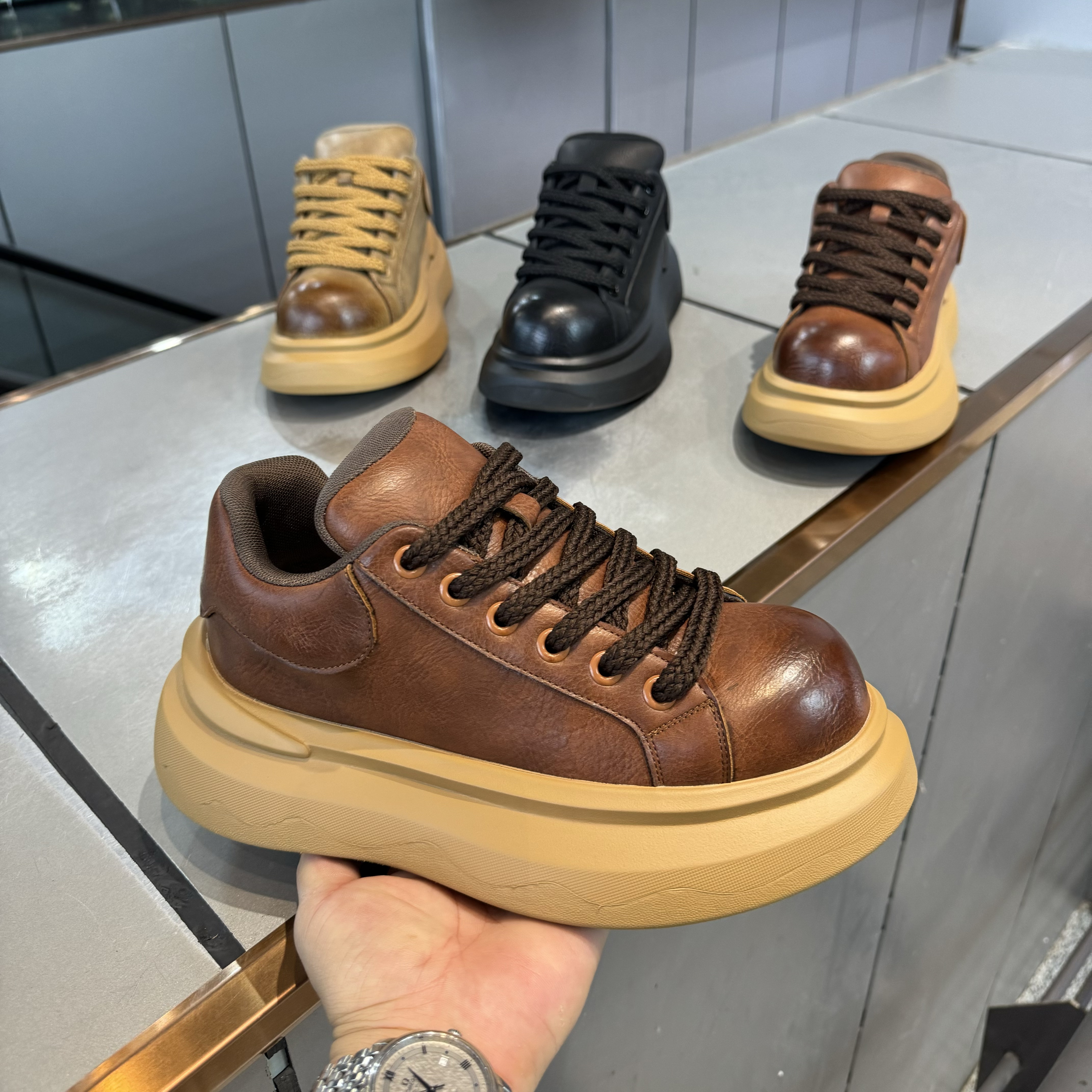 MBZ冬季新款男士油蜡皮面运动鞋时尚百搭厚底增高大头面包休闲鞋