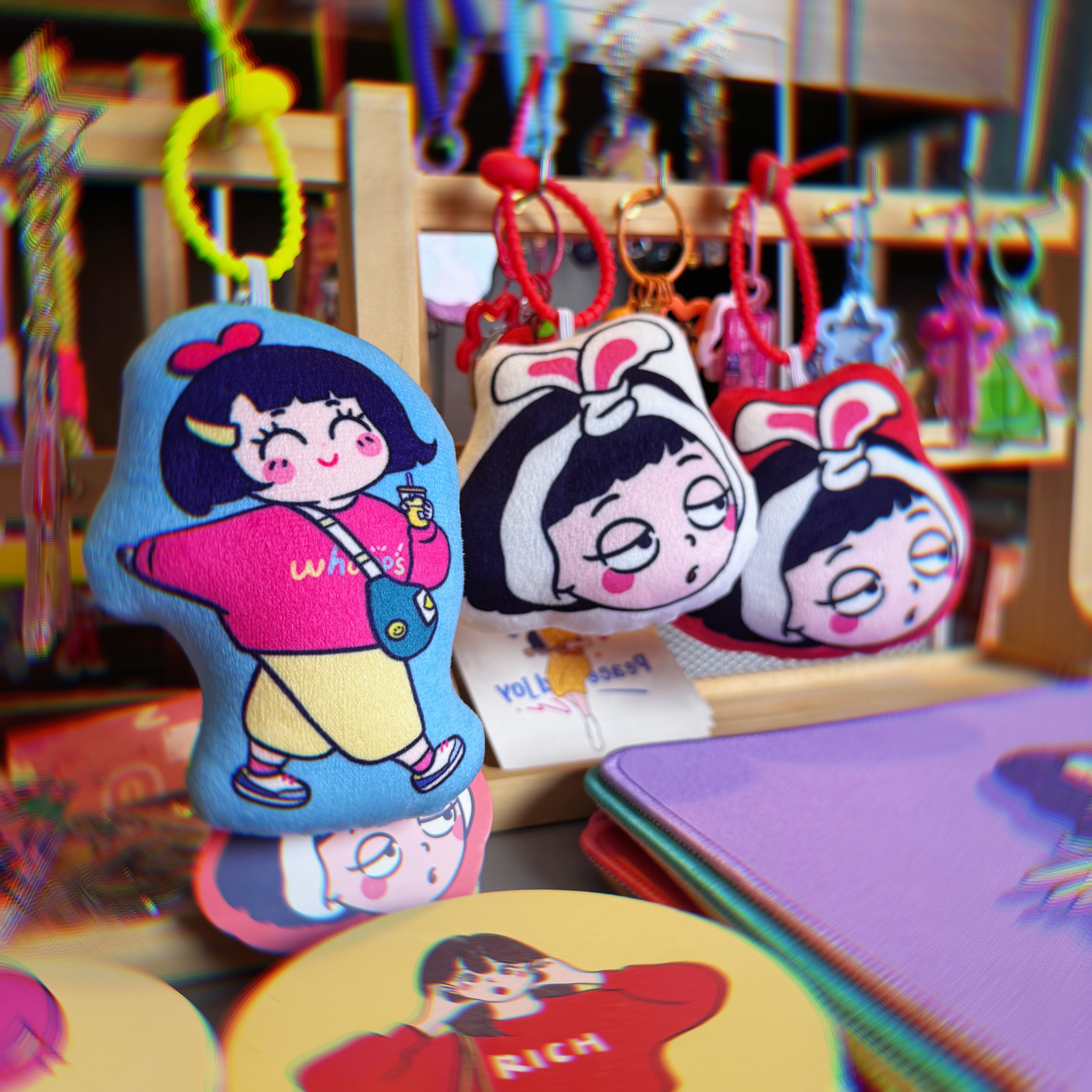 十三白毛绒挂件|Q版双面图案logo款柔软可爱解压包挂PP棉原创插画