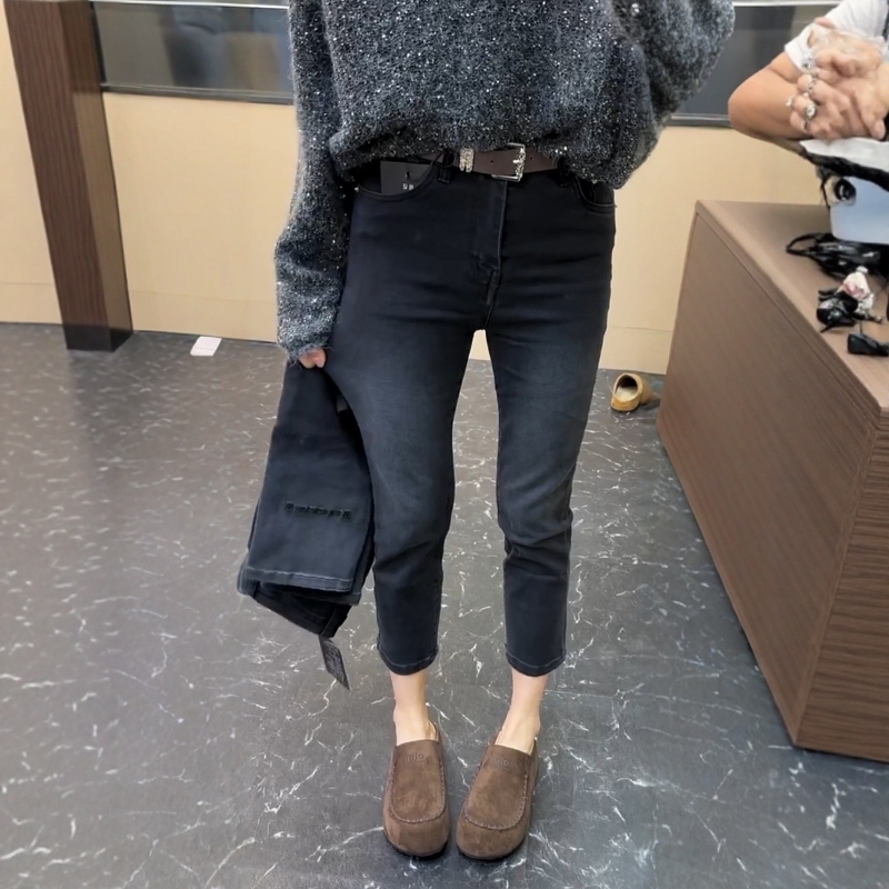 秋季弹力修身刺绣窄版直筒牛仔裤女梨形大码百搭显瘦九分烟管裤子