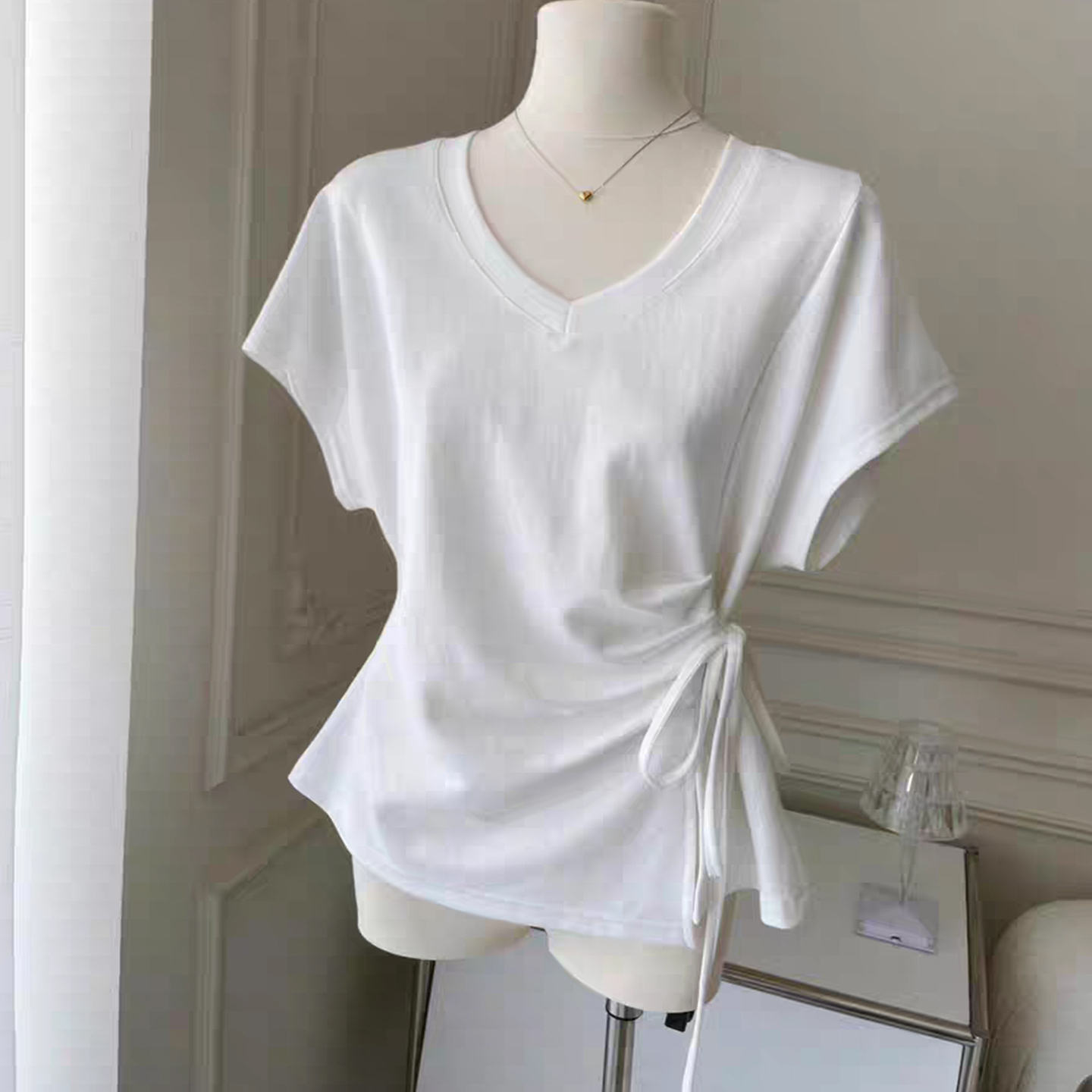 梦优莱韩系气质白色v领系带收腰短袖t恤女夏季慵懒风松弛感上衣