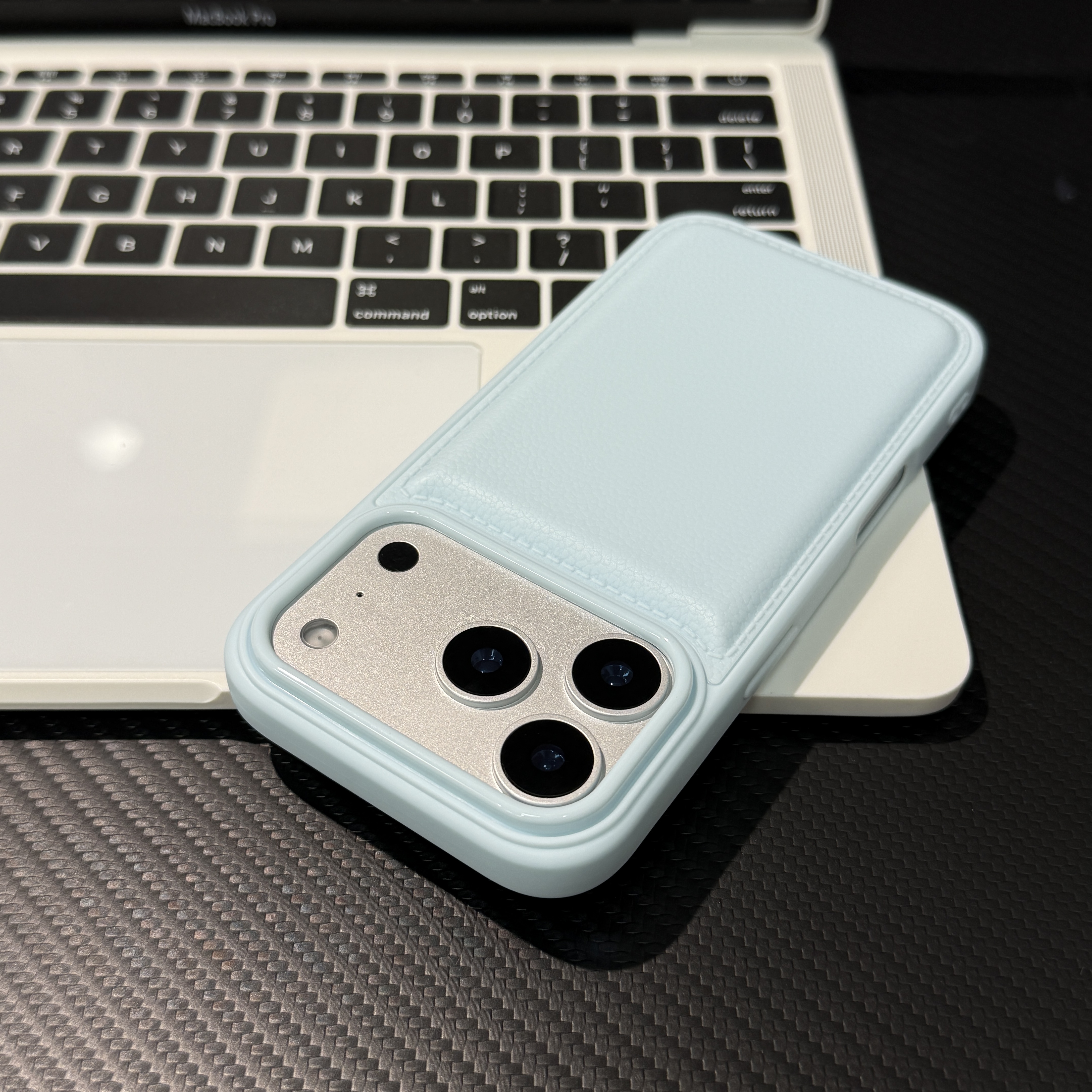 雅天立新款秋冬鼓包荔枝纹适用苹果17/16promax手机壳iPhone15/14