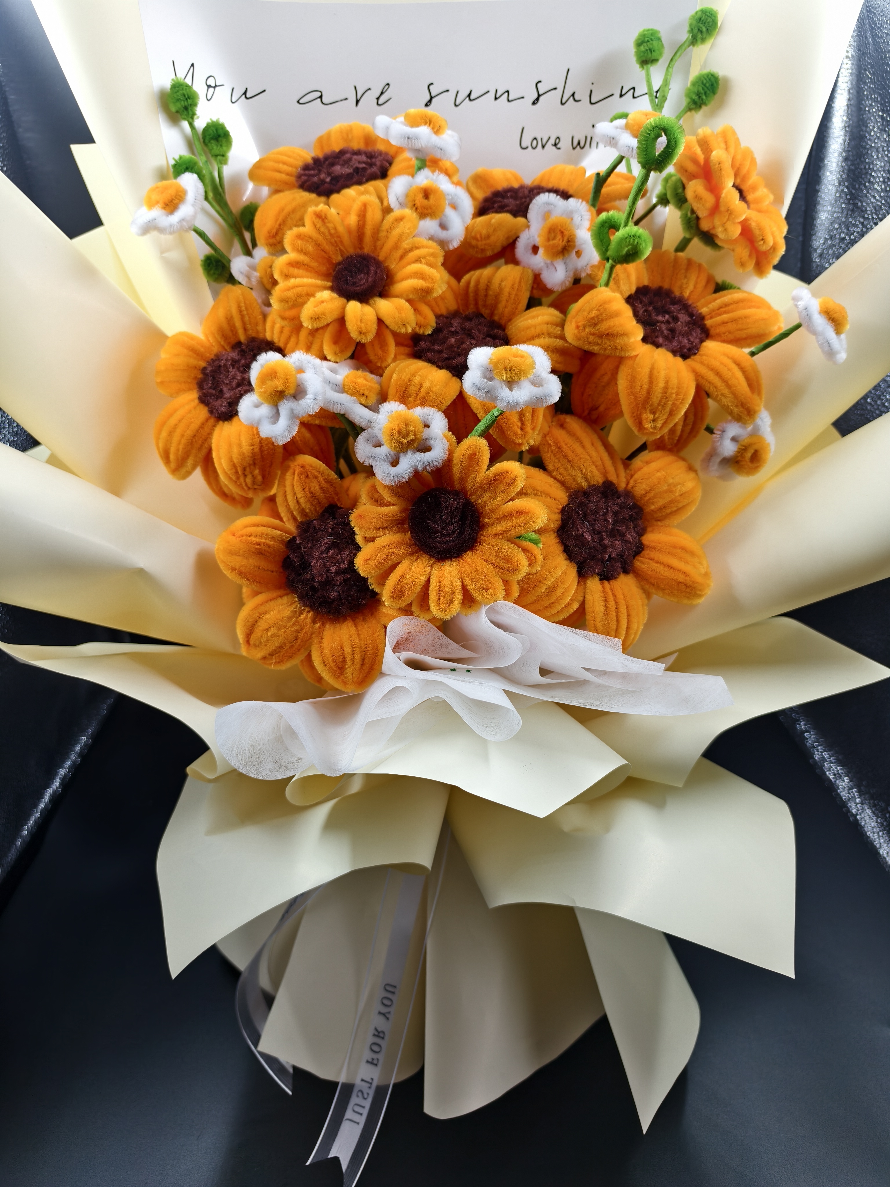 手工编织郁金香成品花束适合送男女朋友闺蜜老师妈妈的生日礼物