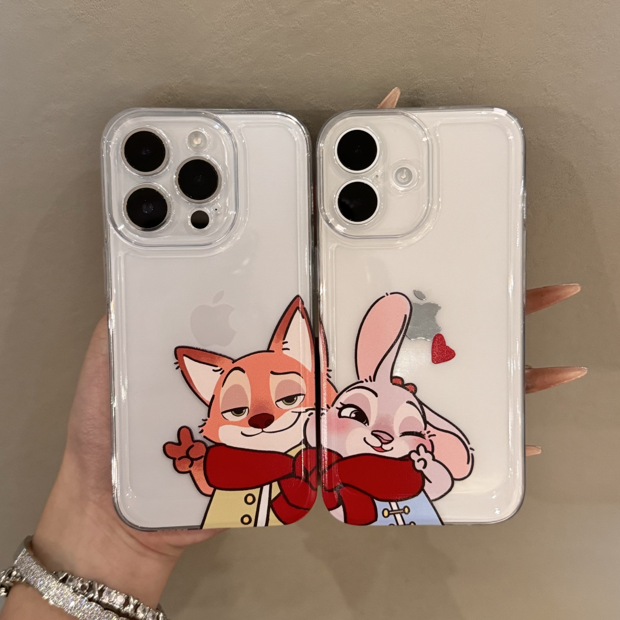 尼克朱迪贴贴适用苹果16promax情侣手机壳15太空壳小米华为14防摔